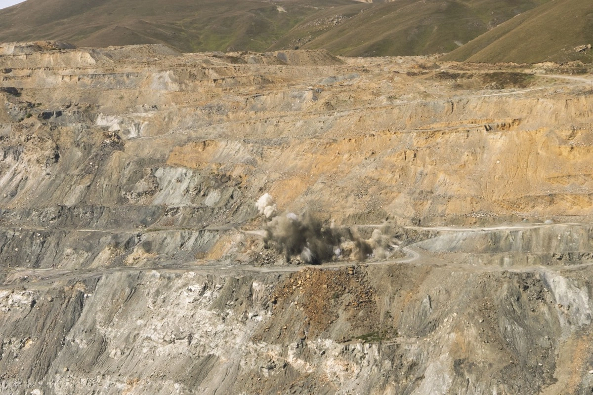 “AzerGold” Söyüdlü qızıl yatağında ilk qazma-partlayış əməliyyatını həyata keçirib - FOTO - VİDEO