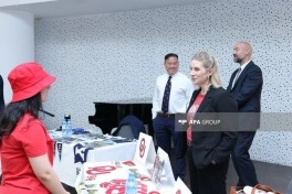Bakıda ABŞ məzunları sərgisi təşkil edilib - FOTO