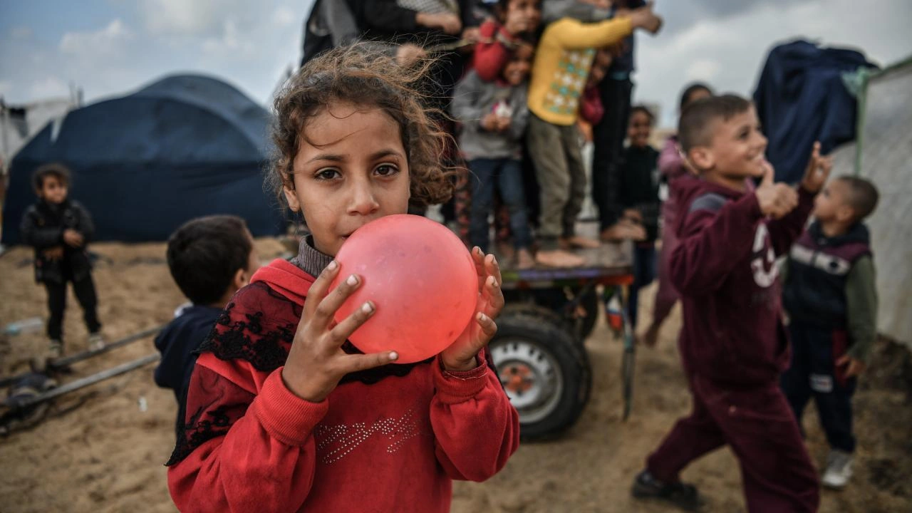 Rəfaha sığınan qəzzalılar...  - Fotolar