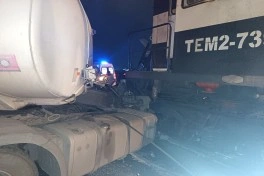 Sumqayıtda benzin daşıyan yük avtomobili teplovozla toqquşub, xəsarət alan var - FOTO - VİDEO