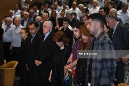 Nəriman Həsənzadə ilə vida mərasimi keçirilir, Prezident və Birinci vitse-prezident əklil göndərib - FOTO - YENİLƏNİB