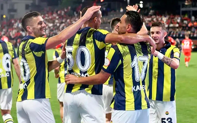 “Fənərbağça” liderliyini qoruyur