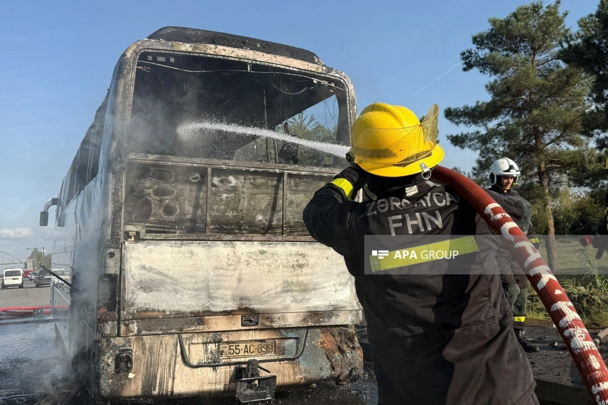 Ucarda sərnişin avtobusu yanıb - FOTO