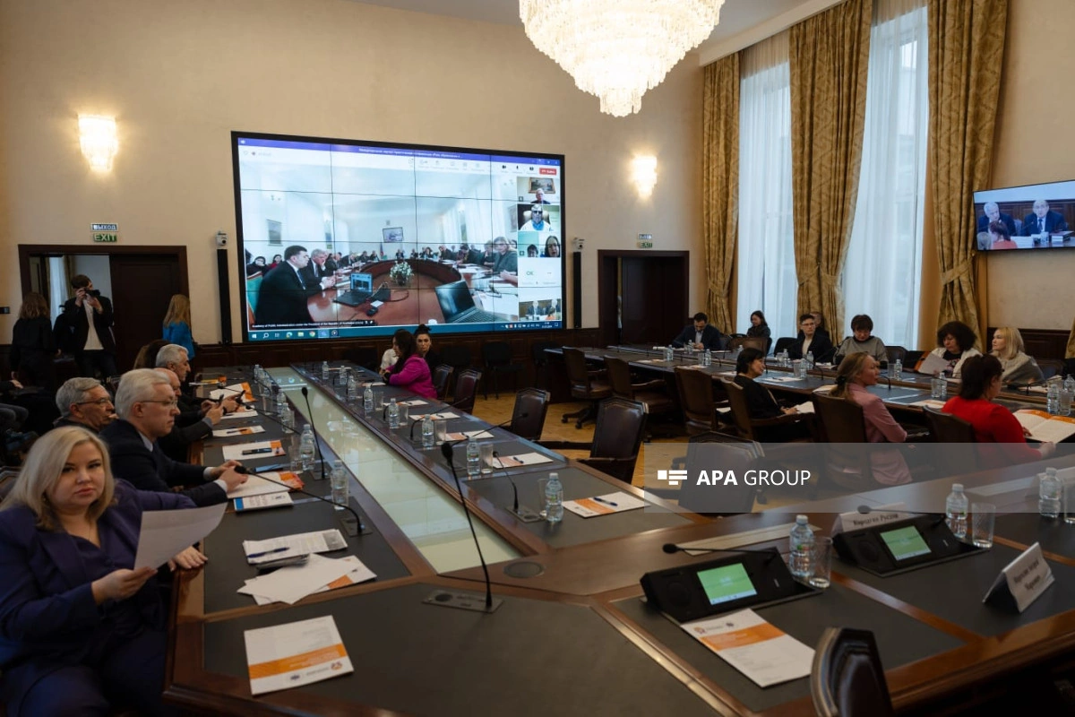 Moskvada “Rusiya mediası Qarabağda bərpa işlərini niyə işıqlandırmır?” mövzusu müzakirə olunub - FOTO