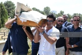 Çingiz Əlioğlu “Qurd qapısı” qəbiristanlığında dəfn edilib - FOTO