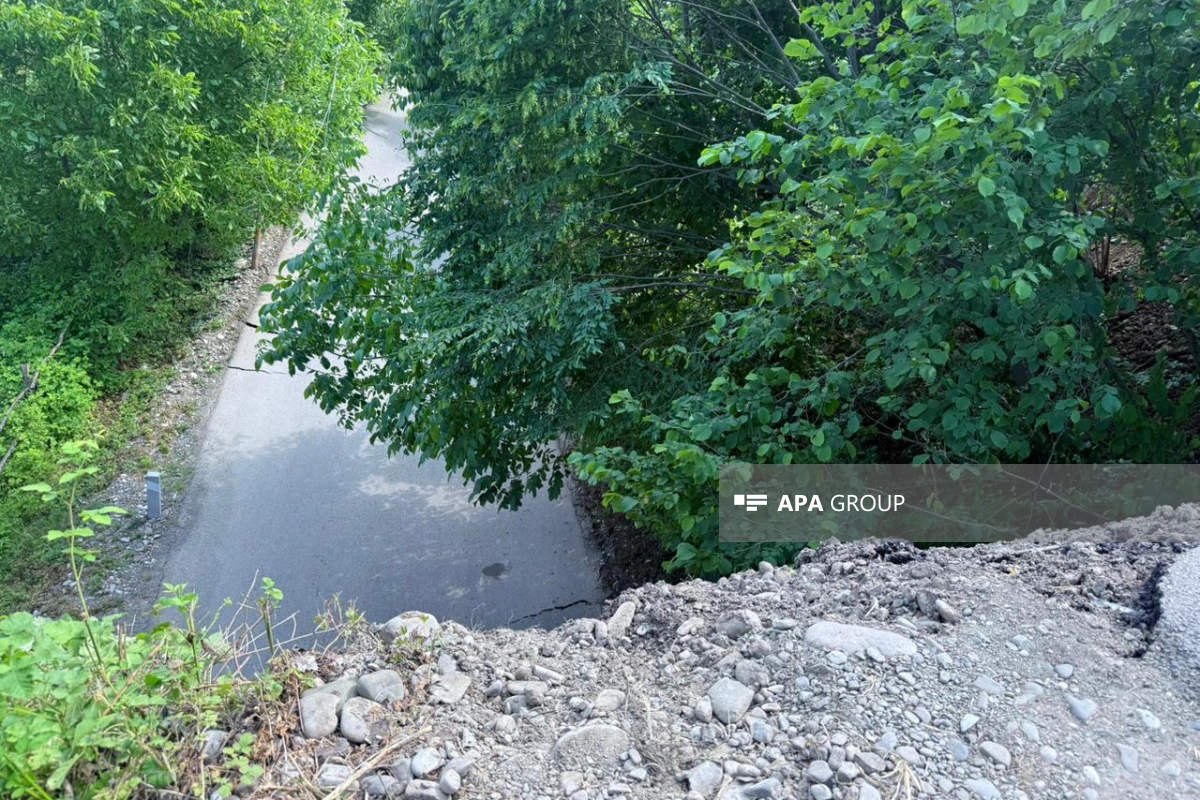 Qubada yolda asfalt örtüyünün çökməsi ilə bağlı tədbirlər görülür- FOTO - YENİLƏNİB
