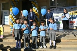Emin Əmrullayev bu il məktəbə qədəm qoyan şagirdləri təbrik edib - FOTO