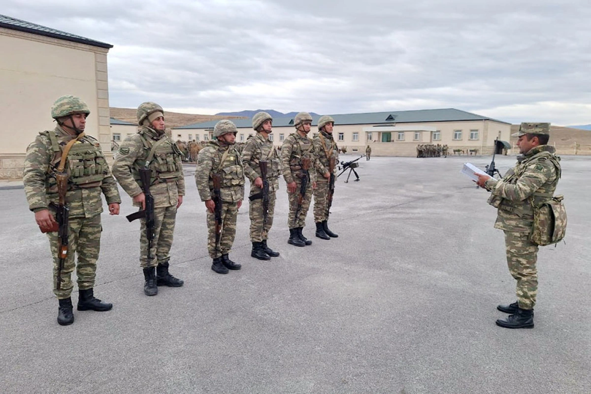 Azərbaycan Ordusunda ictimai-siyasi hazırlıq məşğələləri keçirilir - FOTO