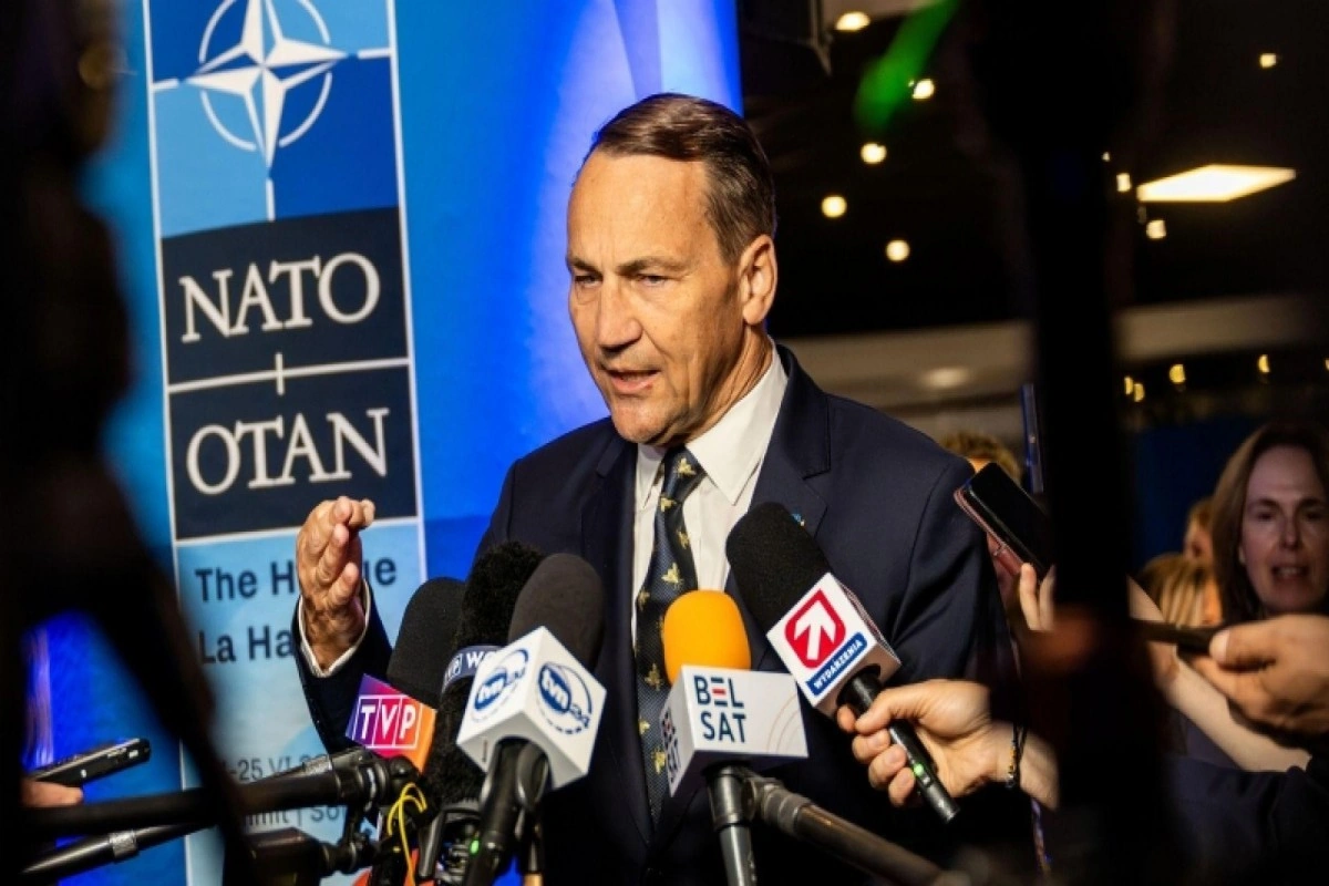 Sikorski NATO-nu Kalininqrad vilayəti yaxınlığında hərbi təlimləri gücləndirməyə çağırıb