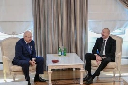Prezident Dağıstanın tanınmış ictimai-siyasi xadimi Qurban Qurbanova “Dostluq” ordenini təqdim edib