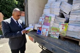 Azərbaycandan Gürcüstana 22 mindən çox dərslik göndərilib - FOTO