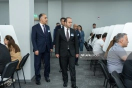 Dövlət icra məmuru vəzifəsinə qəbulla bağlı test imtahanı keçirilir - FOTOLENT - YENİLƏNİB