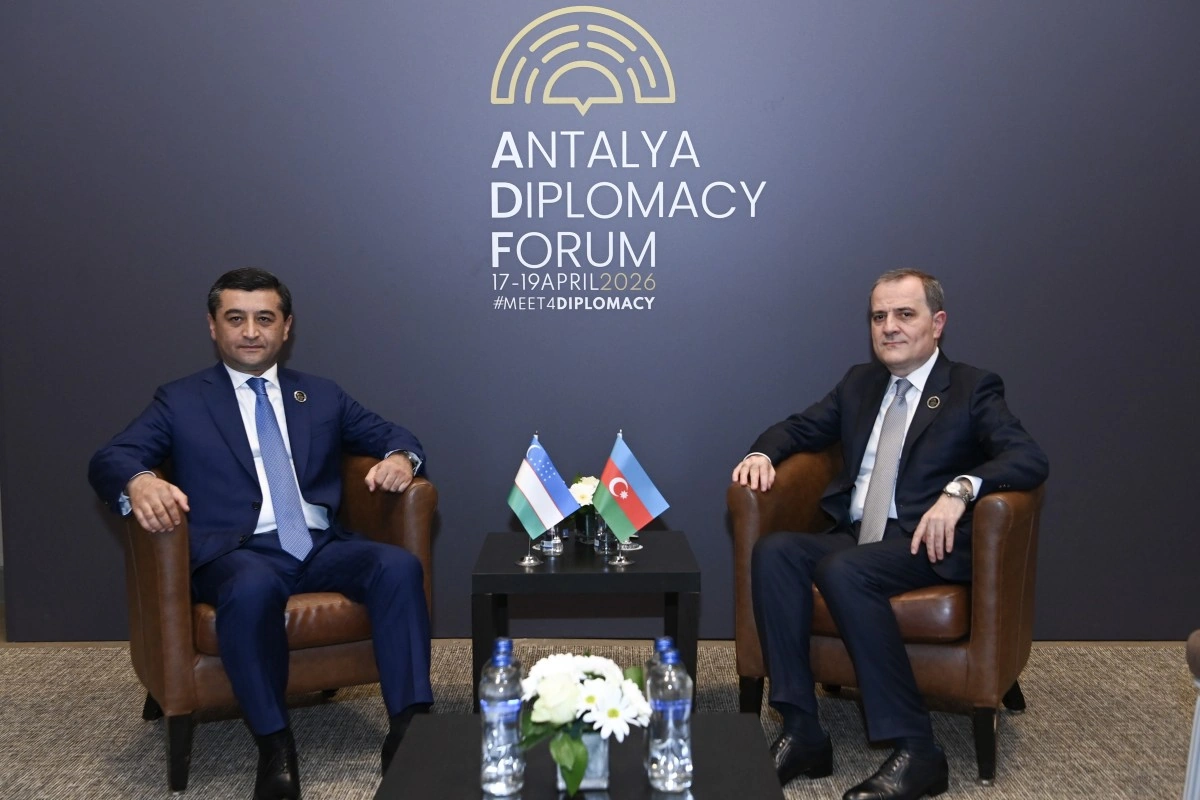 Azərbaycan və Özbəkistan XİN başçıları maraq doğuran ikitərəfli məsələləri müzakirə ediblər