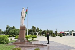 Elm və təhsil naziri Saatlıda vətəndaşları qəbul edib