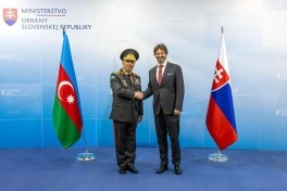 Müdafiə nazirləri Azərbaycan-Slovakiya hərbi əməkdaşlığının vəziyyətini müzakirə edib