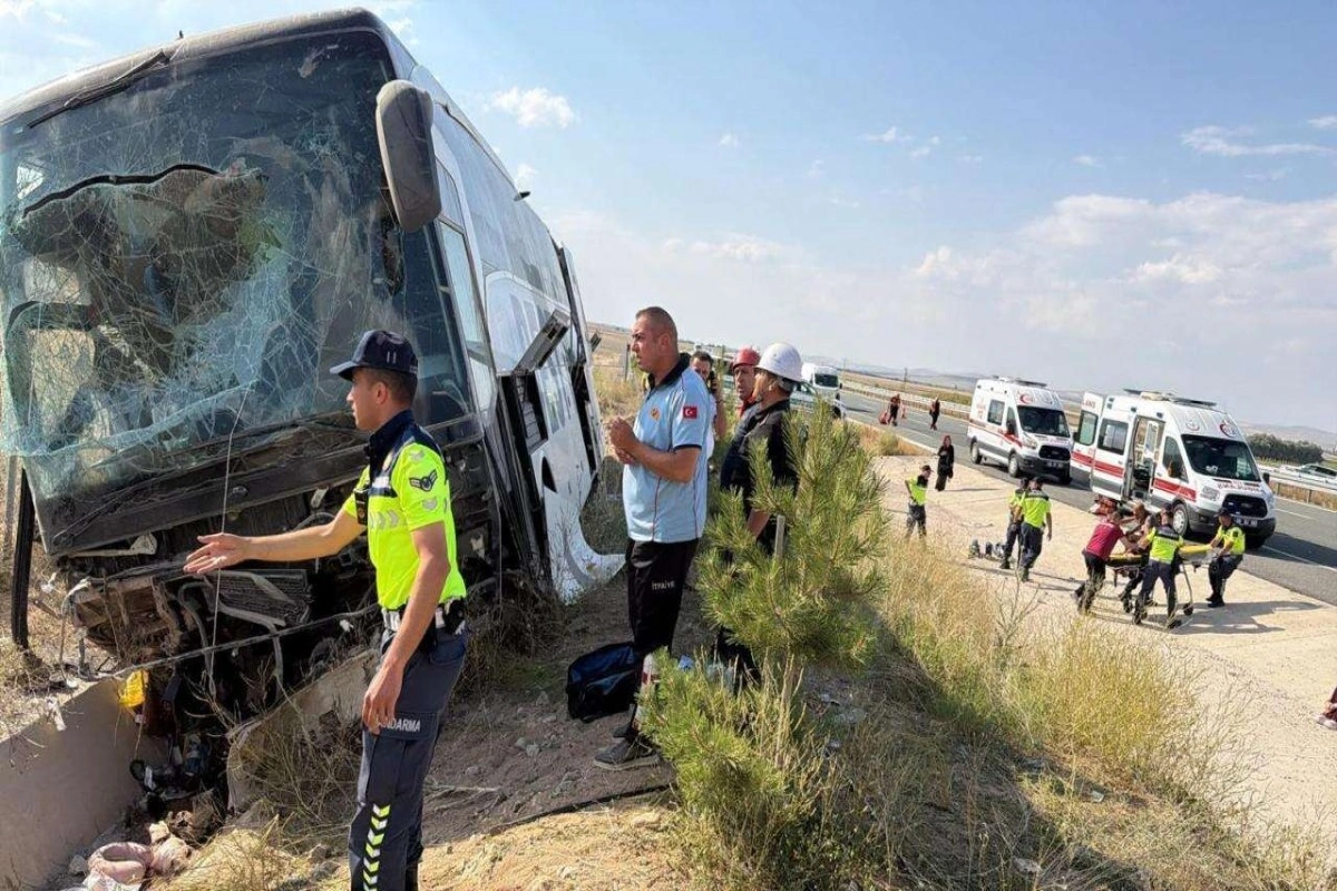 Türkiyədən İraqa gedən avtobus qəzaya uğrayıb, 40 nəfər xəsarət alıb