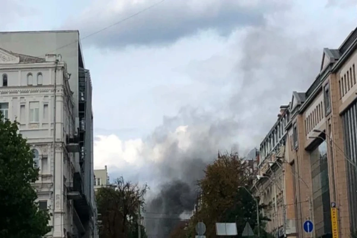 Rusiya ordusu Kiyevdə Ukrayna Təhlükəsizlik Xidmətinin binasına dron zərbəsi endirib, yanğın başlayıb - FOTO - YENİLƏNİB