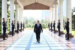 Azərbaycanın Özbəkistandakı səfiri etimadnaməsini Prezident Şavkat Mirziyoyevə təqdim edib