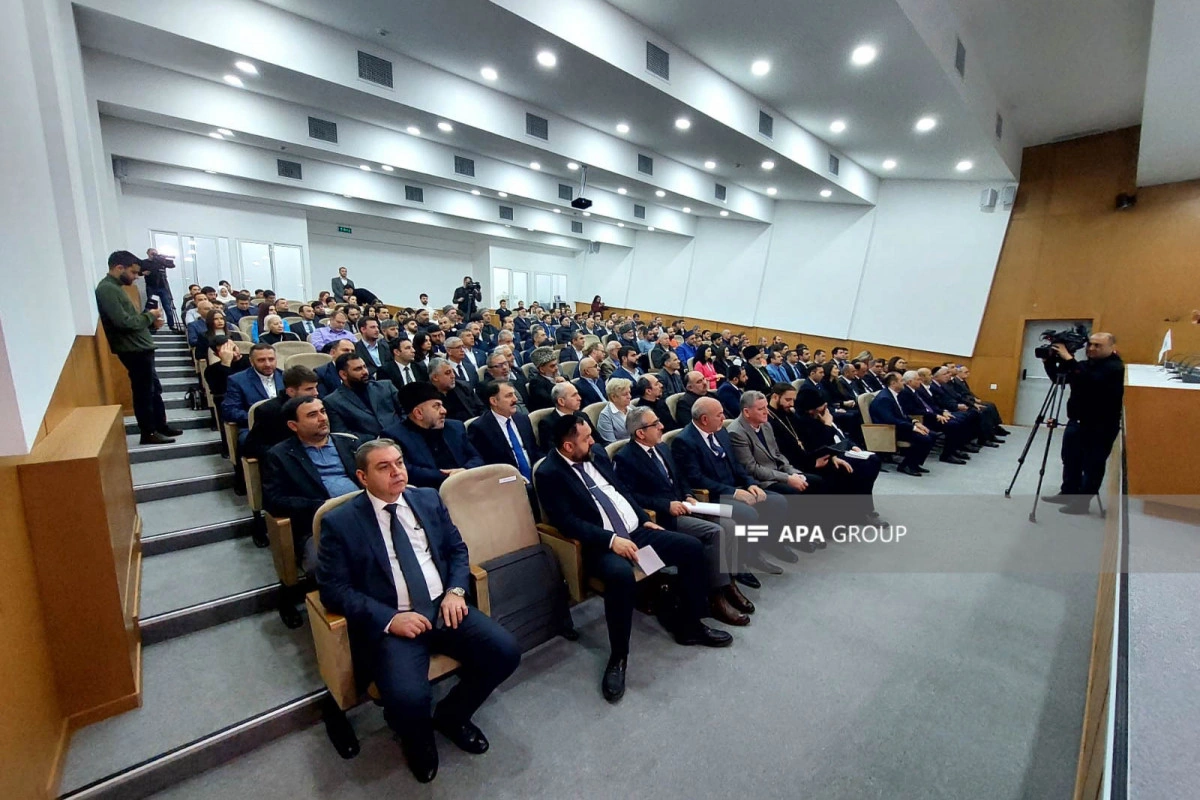 “Dinin siyasiləşdirilməsi: zərərli təsirlər” mövzusunda konfrans keçirilib