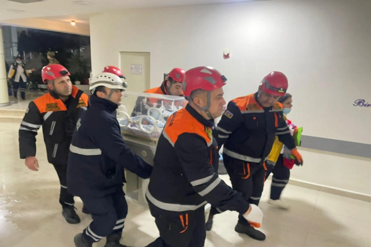 FHN: Perinatal Mərkəzdə yanğının söndürlməsi və təxliyə tədbirlərinə 20 texnika və 90 canlı qüvvə cəlb edilib