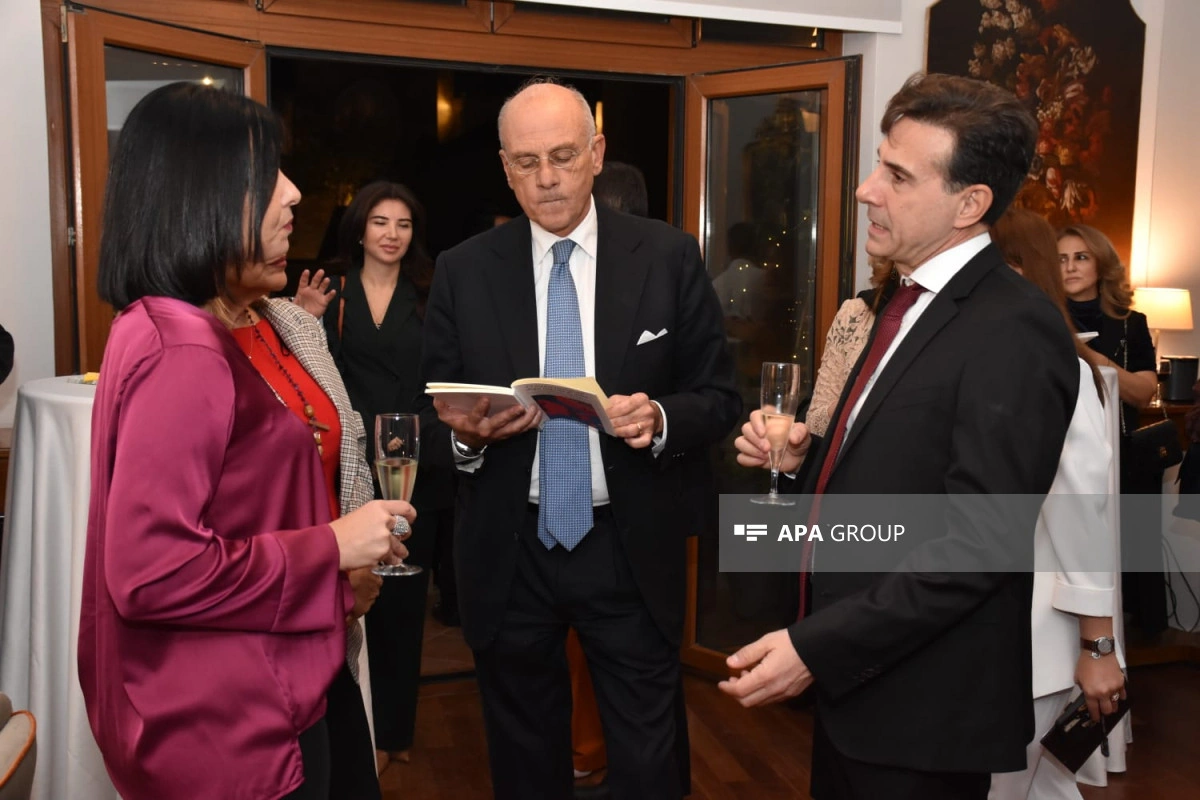 Müasir Azərbaycan və İtaliya şeirlərindən ibarət toplunun təqdimatı keçirilib - FOTO