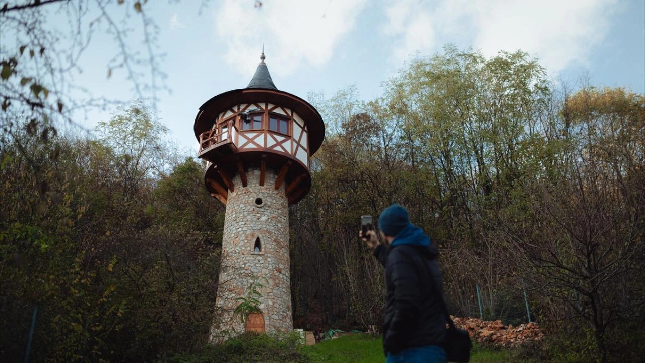 “Rapunzel”dən ilhamlanaraq qüllə tikdi
- Fotolar