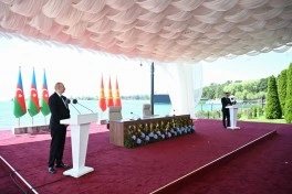 Azərbaycan və Qırğızıstan prezidentlərinin təltifolunma mərasimi keçirilib - FOTO