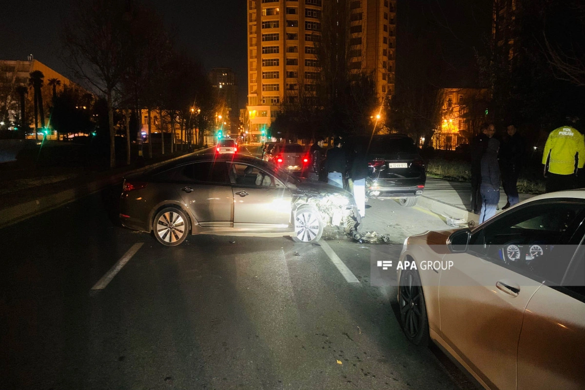 Bakıda üç avtomobil qəzaya uğrayıb - FOTO