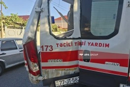 Qusarda təcili tibbi yardım avtomobili yük maşını ilə toqquşub