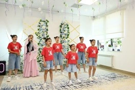 Leyla Əliyeva Şəkidə Uşaq evi sosial xidmət müəssisəsinin sakinləri ilə görüşüb - FOTO