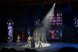 ƏSA Teatrının hazırladığı “Paris Notr-Dam” tamaşası nümayiş edilib - FOTO