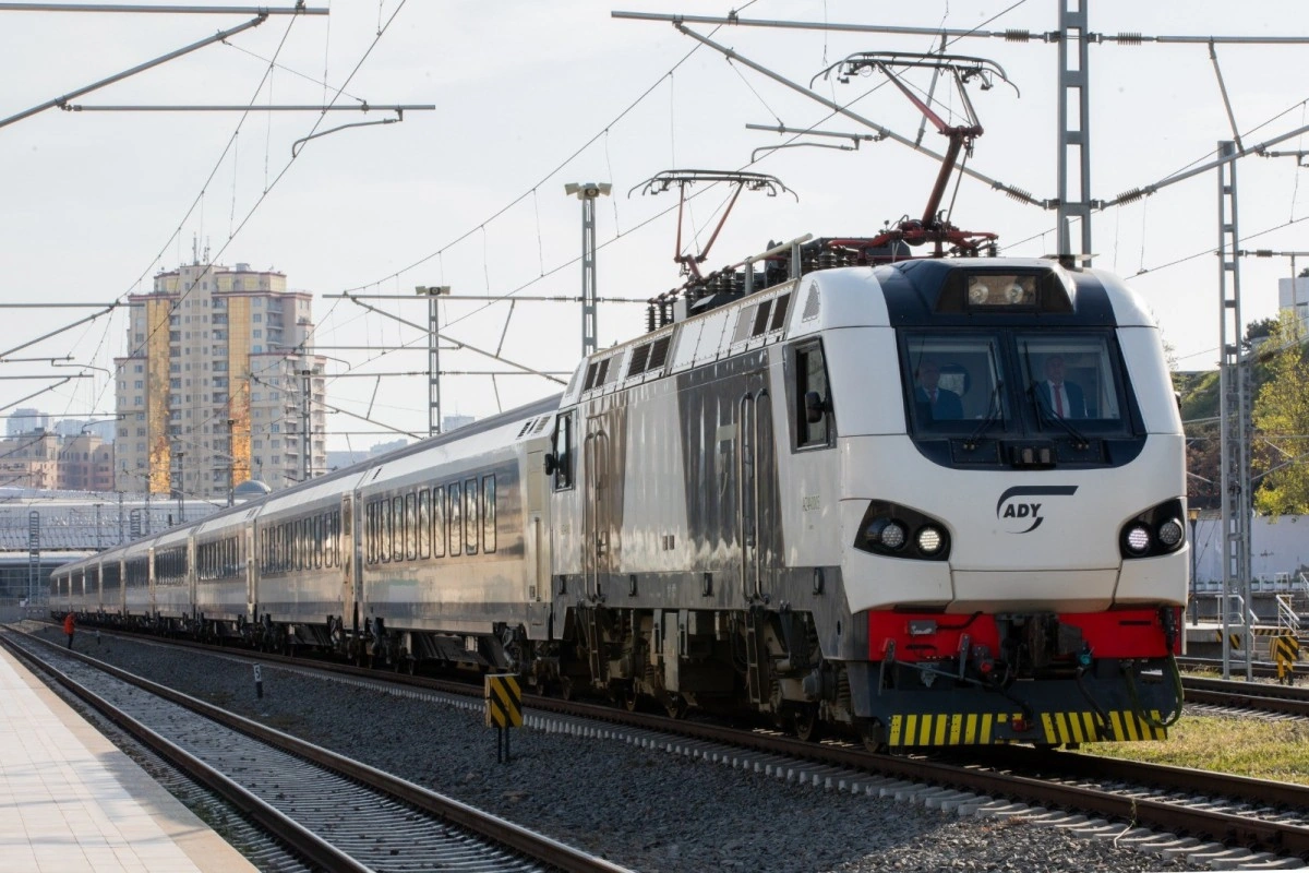 ADY-nin departament rəisi: Tbilisiyə səfərlər "Stadler"in müasir yataq tipli vaqonları ilə həyata keçiriləcək - MÜSAHİBƏ