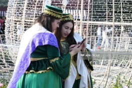 Bakının mərkəzində kəlağayı ilə yürüş keçirilib - FOTO