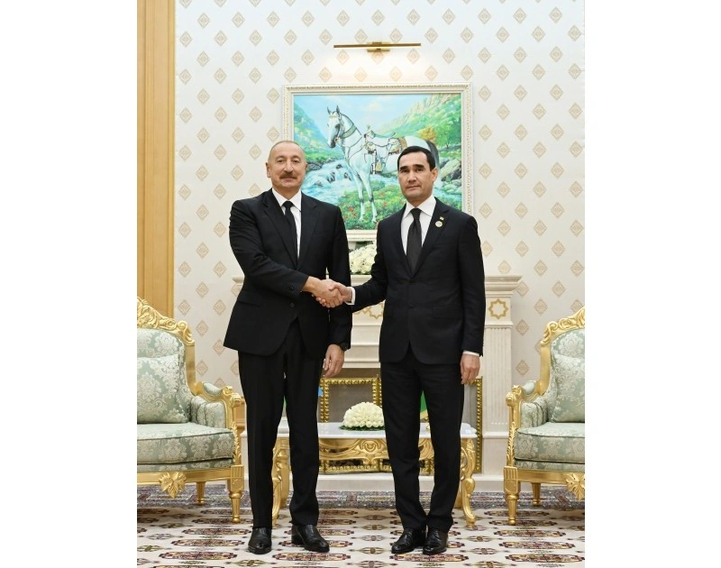 Türkmənbaşı şəhərində Prezident İlham Əliyev Sərdar Berdiməhəmmədovla görüşüb