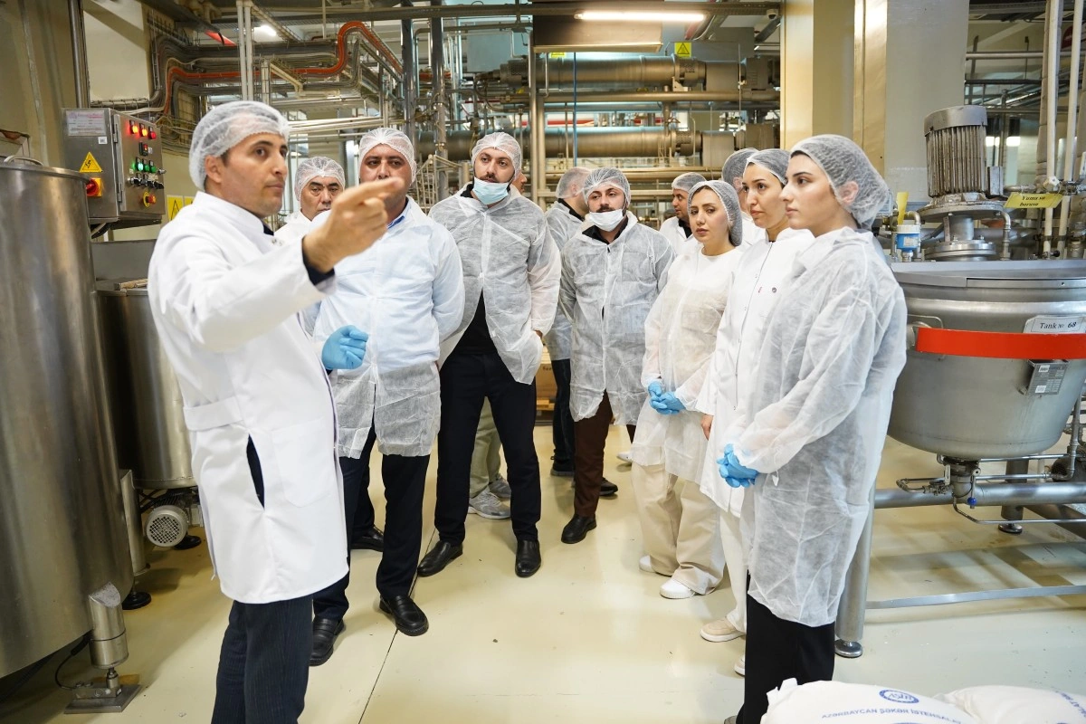 Media nümayəndələri “Made in Azerbaijan” brendini dünyaya tanıdan “Ulduz” fabriki ilə tanış olublar - FOTO