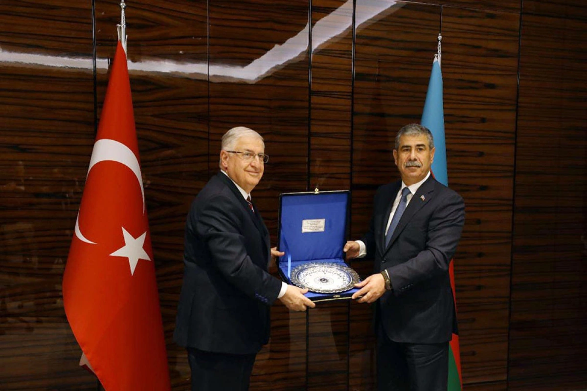 Azərbaycan və Türkiyə müdafiə nazirləri görüşüb
