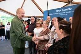 Prezident İlham Əliyev Şuşanın Kiçik Qaladərəsi kəndində görülən işlərlə tanış olub və kəndə qayıdan sakinlərlə görüşüb - FOTO - YENİLƏNİB