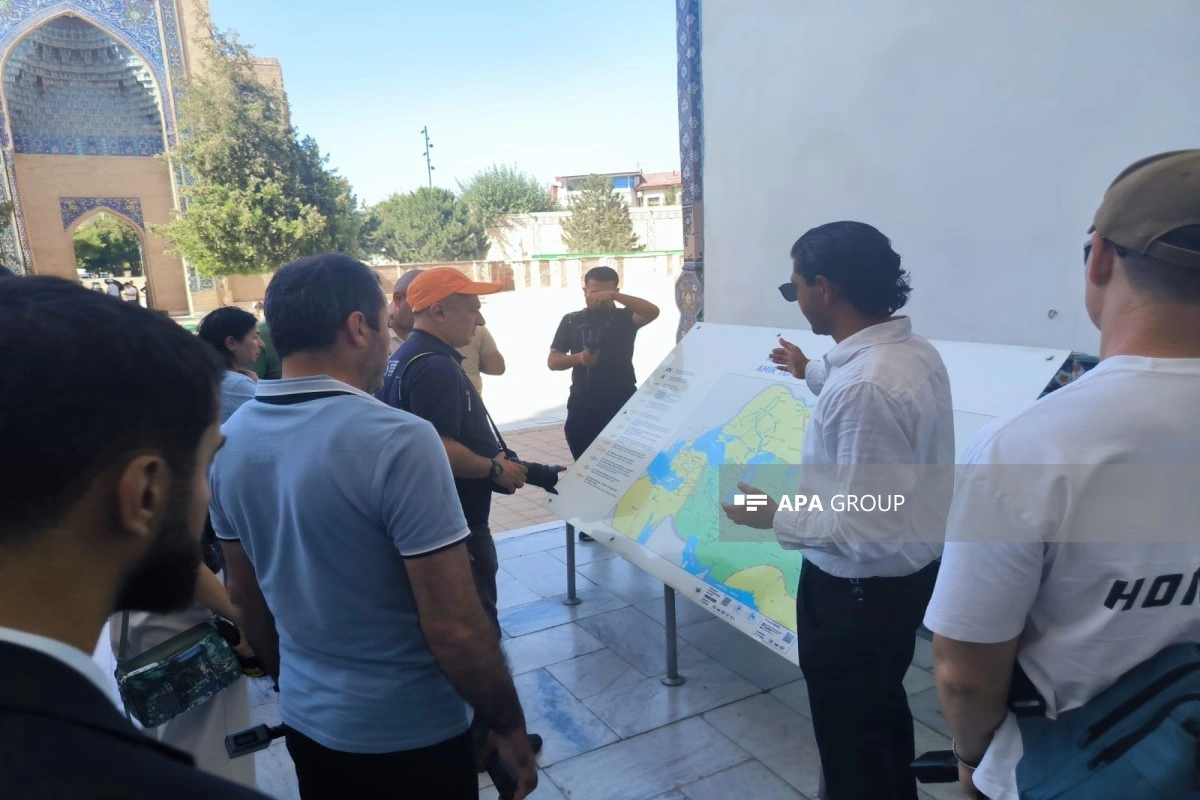 Azərbaycan media nümayəndələri Səmərqənddə Əmir Teymurun məqbərəsini ziyarət ediblər - FOTO