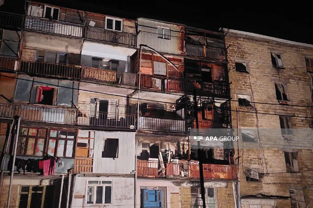 Gəncədə yaşayış binasında yanğın söndürülüb - FOTO - YENİLƏNİB