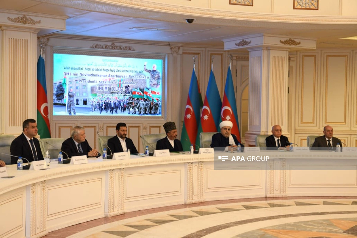 QMİ-də növbədənkənar prezident seçkiləri ilə əlaqədar iclas keçirilib - FOTO