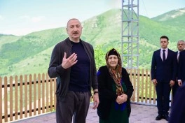Prezident İlham Əliyev Şuşanın Böyük Qaladərəsi kəndində görülən işlərlə tanış olub, sakinlərlə görüşüb - FOTO