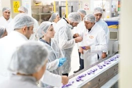 Media nümayəndələri “Made in Azerbaijan” brendini dünyaya tanıdan “Ulduz” fabriki ilə tanış olublar - FOTO