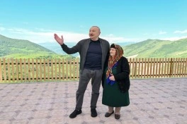 Prezident İlham Əliyev Şuşanın Böyük Qaladərəsi kəndində görülən işlərlə tanış olub, sakinlərlə görüşüb - FOTO