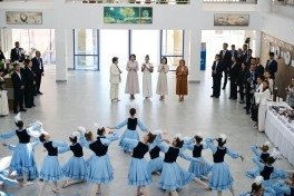 Birinci xanım Mehriban Əliyeva Çolpon-Ata şəhərində “Altın-Balalık” sağlamlıq və reabilitasiya mərkəzi ilə tanış olub - FOTO