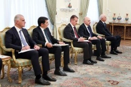 Baş nazirinin müavini Şahin Mustafayev İran Prezidenti Məsud Pezeşkianla görüşüb - FOTO