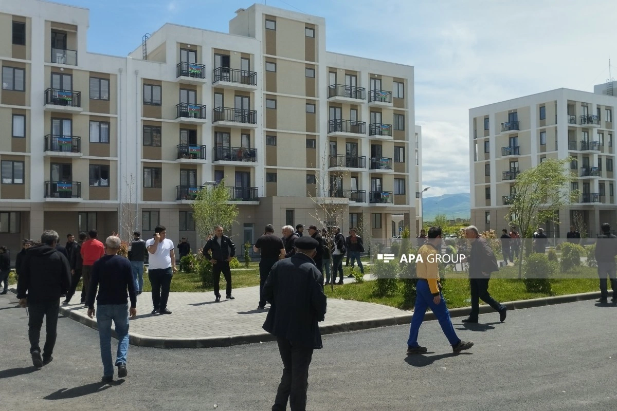 Növbəti köç karvanı Ağdam şəhərinə çatıb,  açarlar təqdim olunub- YENİLƏNİB