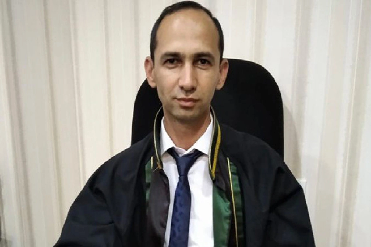 Bakıda vəkil özünü kollegiyanın yanında yandırıb - FOTO
