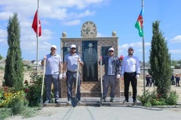 Balaxanı neftçiləri “Ümumdünya Ətraf Mühit Günü”ndə tarixi qəsəbəni təmizləyiblər
