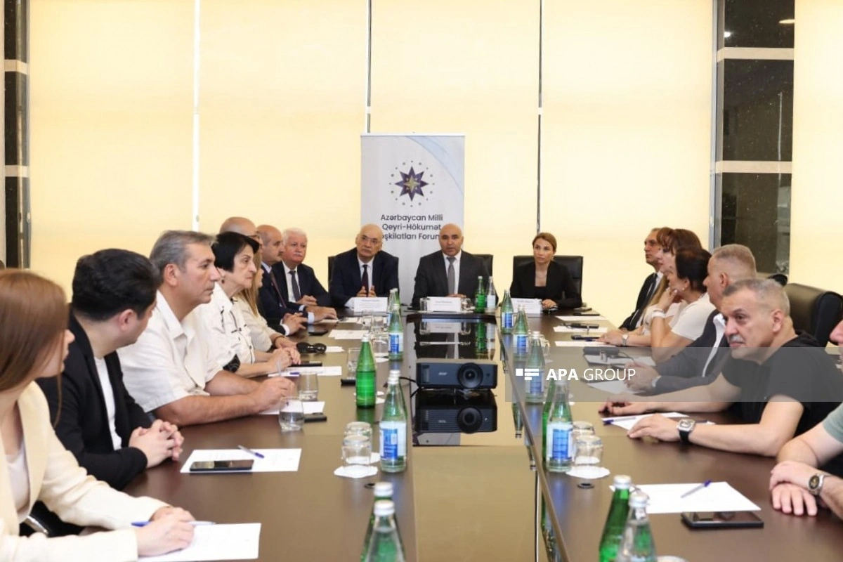 “Dövlətin rəqəmsal inkişaf siyasəti və QHT-lərin bu prosesə dəstəyi” mövzusunda ictimai müzakirə keçirilib - FOTO