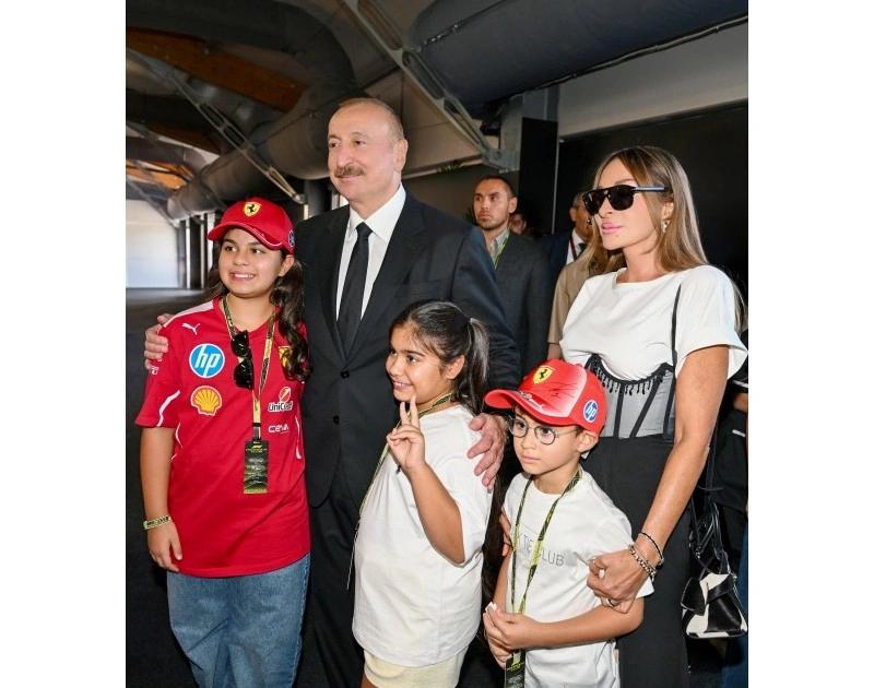 Prezident İlham Əliyev və birinci xanım Mehriban Əliyeva Formula 1 Azərbaycan Qran-Prisinin əsas yarışına baxıblar - YENİLƏNİB-2